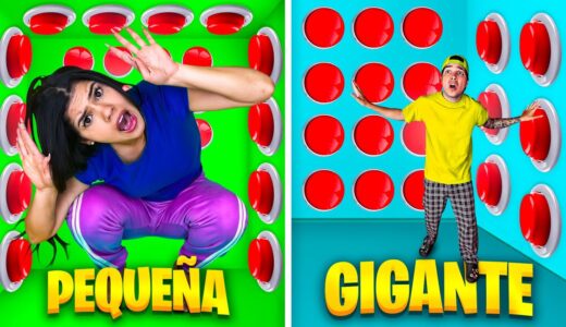 CAJA PEQUEÑA VS GIGANTE con 100 BOTONES MISTERIOSOS SOLO 1 PARA ESCAPAR !!